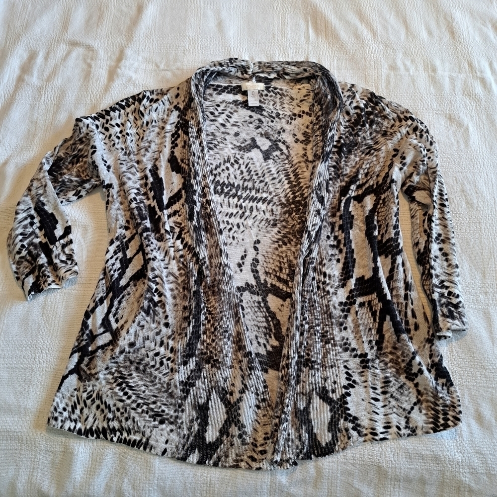 Chico's women's size 0 or Small black, gray and white lightweight sweater, VGUC